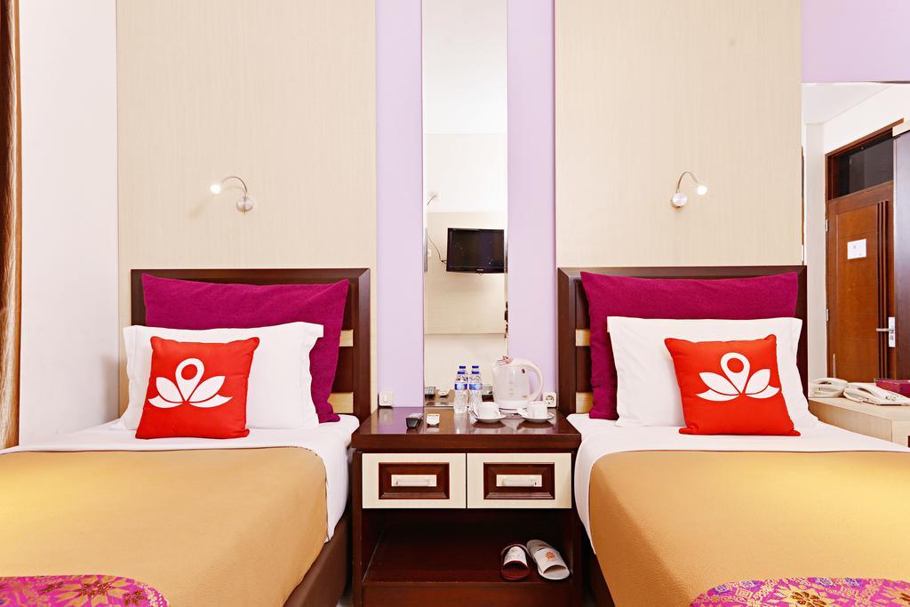 Zen Rooms Riau Natuna Бандунг Екстериор снимка