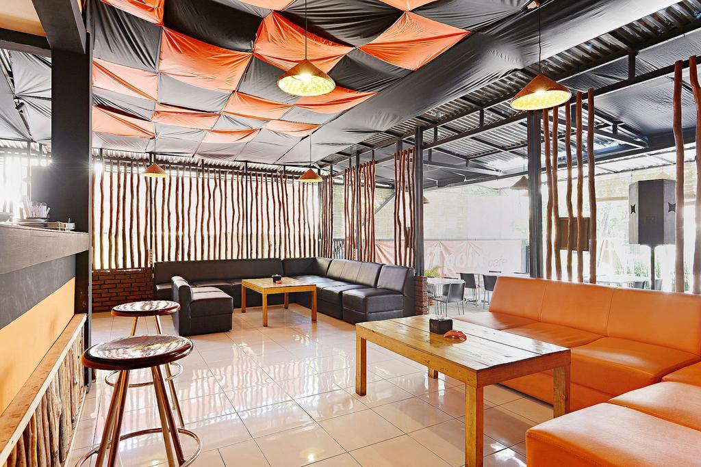 Zen Rooms Riau Natuna Бандунг Екстериор снимка