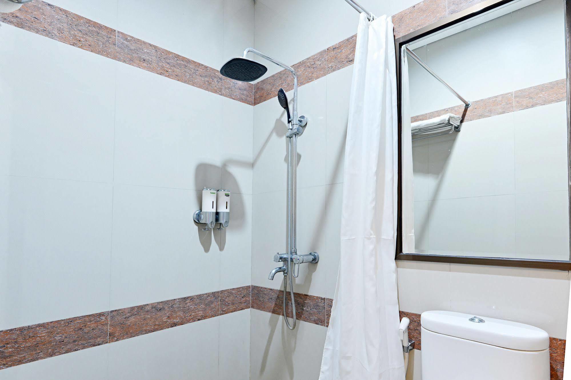 Zen Rooms Riau Natuna Бандунг Екстериор снимка