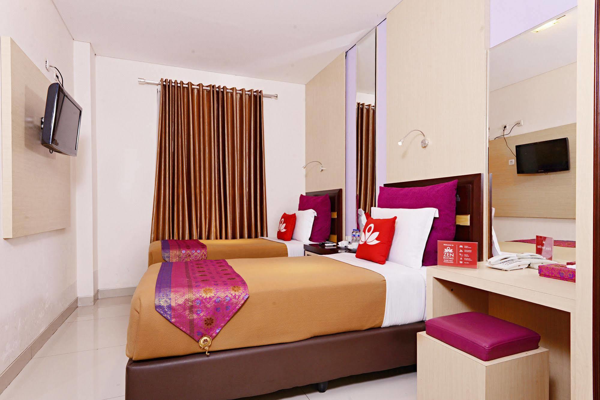 Zen Rooms Riau Natuna Бандунг Екстериор снимка