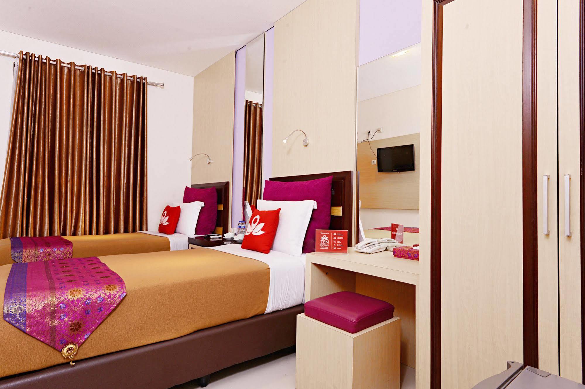 Zen Rooms Riau Natuna Бандунг Екстериор снимка