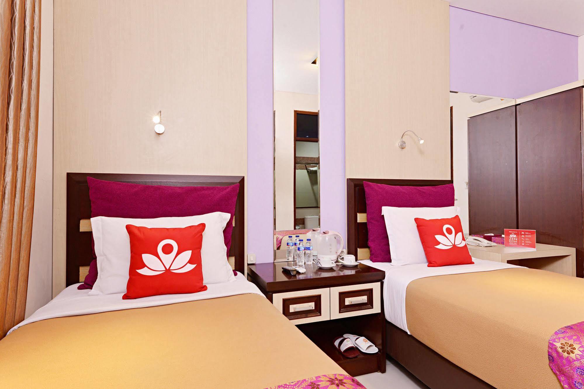 Zen Rooms Riau Natuna Бандунг Екстериор снимка