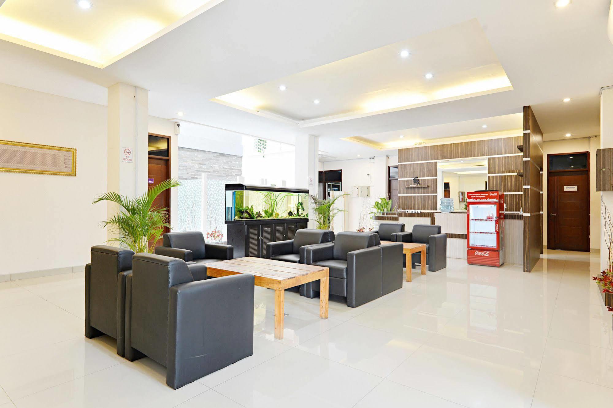 Zen Rooms Riau Natuna Бандунг Екстериор снимка