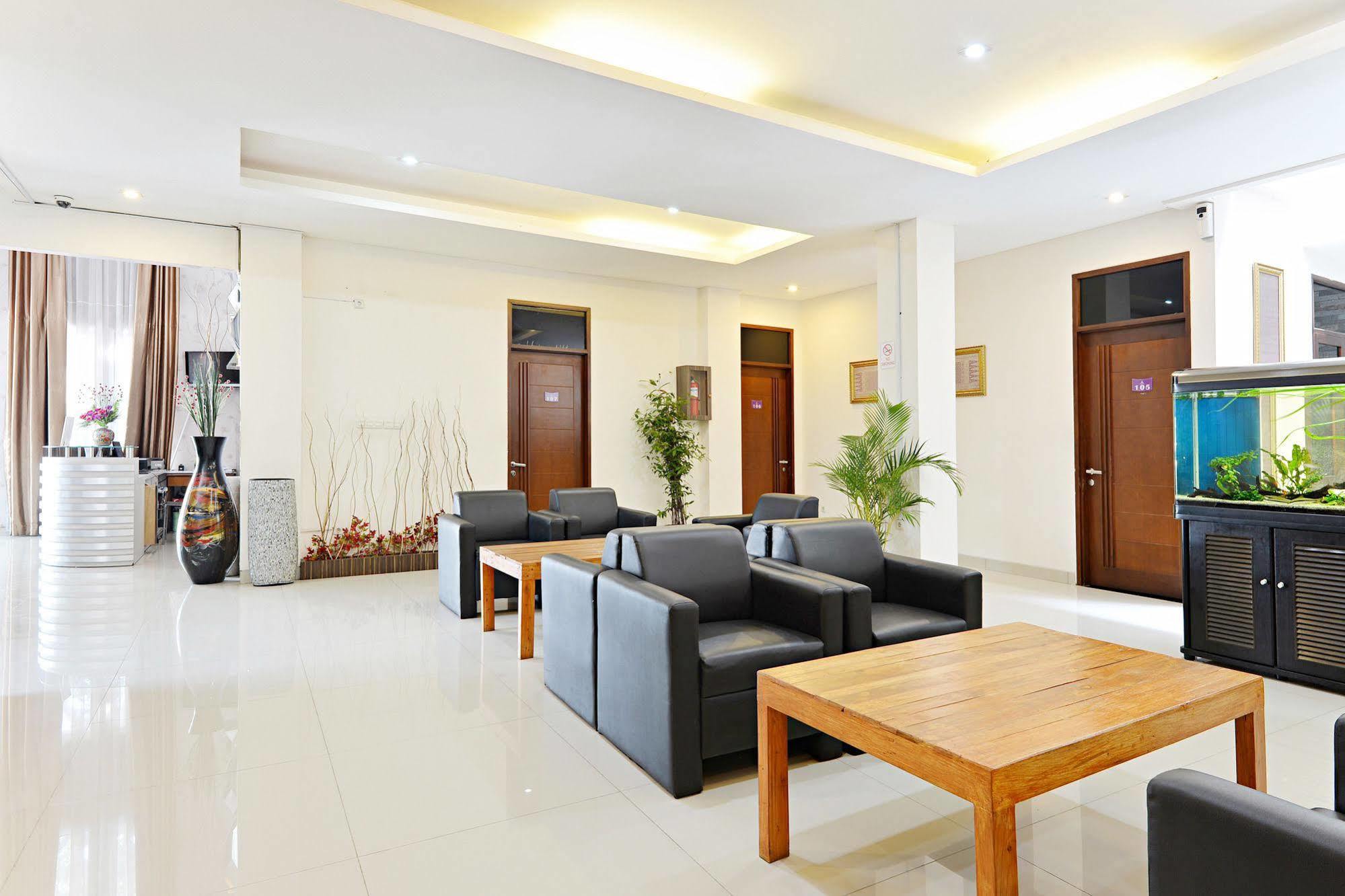 Zen Rooms Riau Natuna Бандунг Екстериор снимка