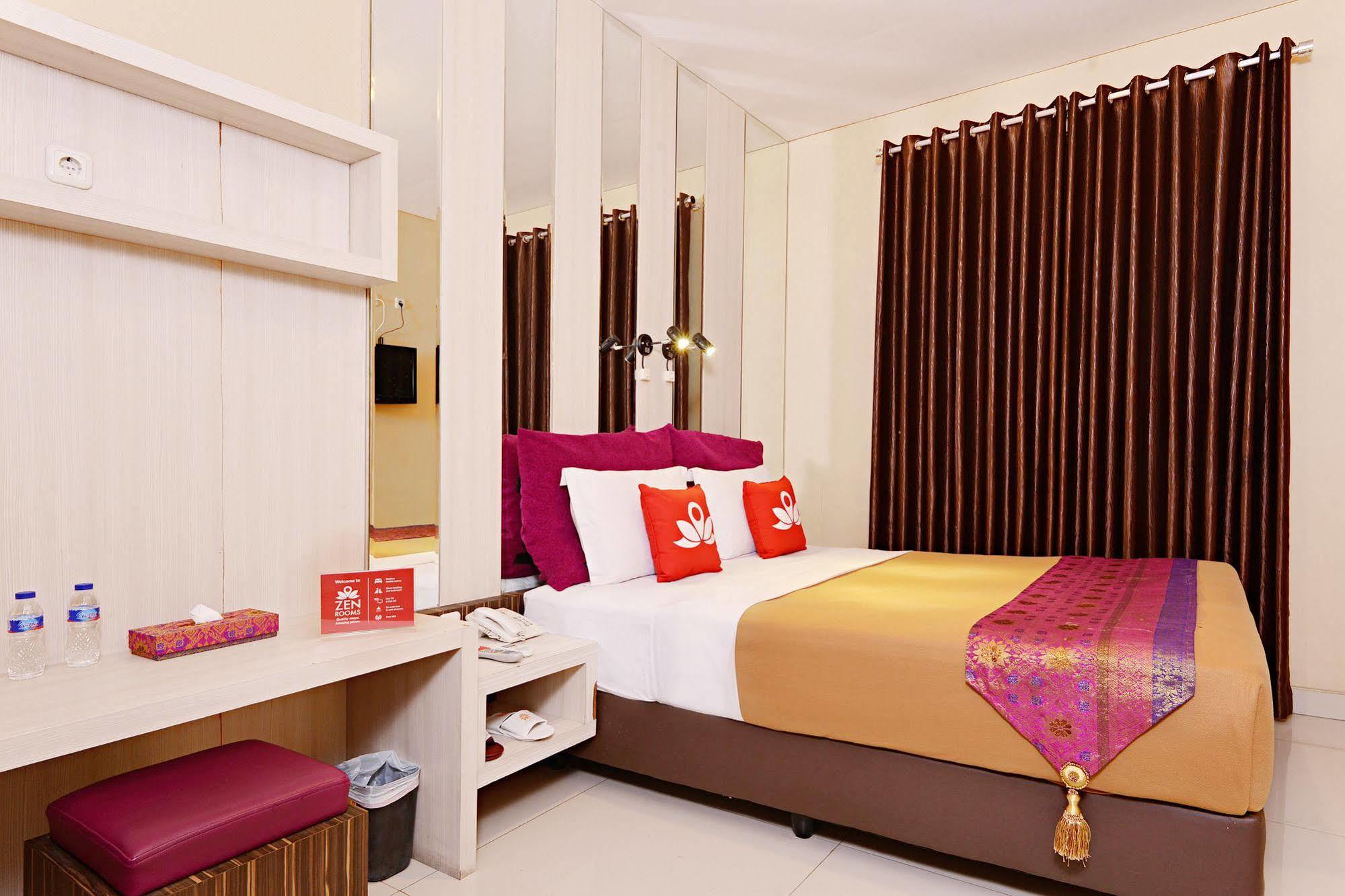 Zen Rooms Riau Natuna Бандунг Екстериор снимка