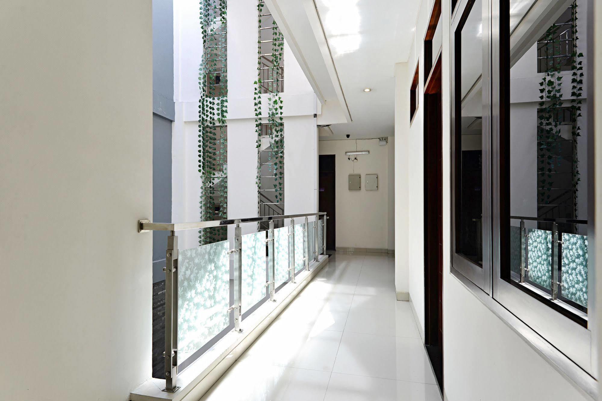 Zen Rooms Riau Natuna Бандунг Екстериор снимка