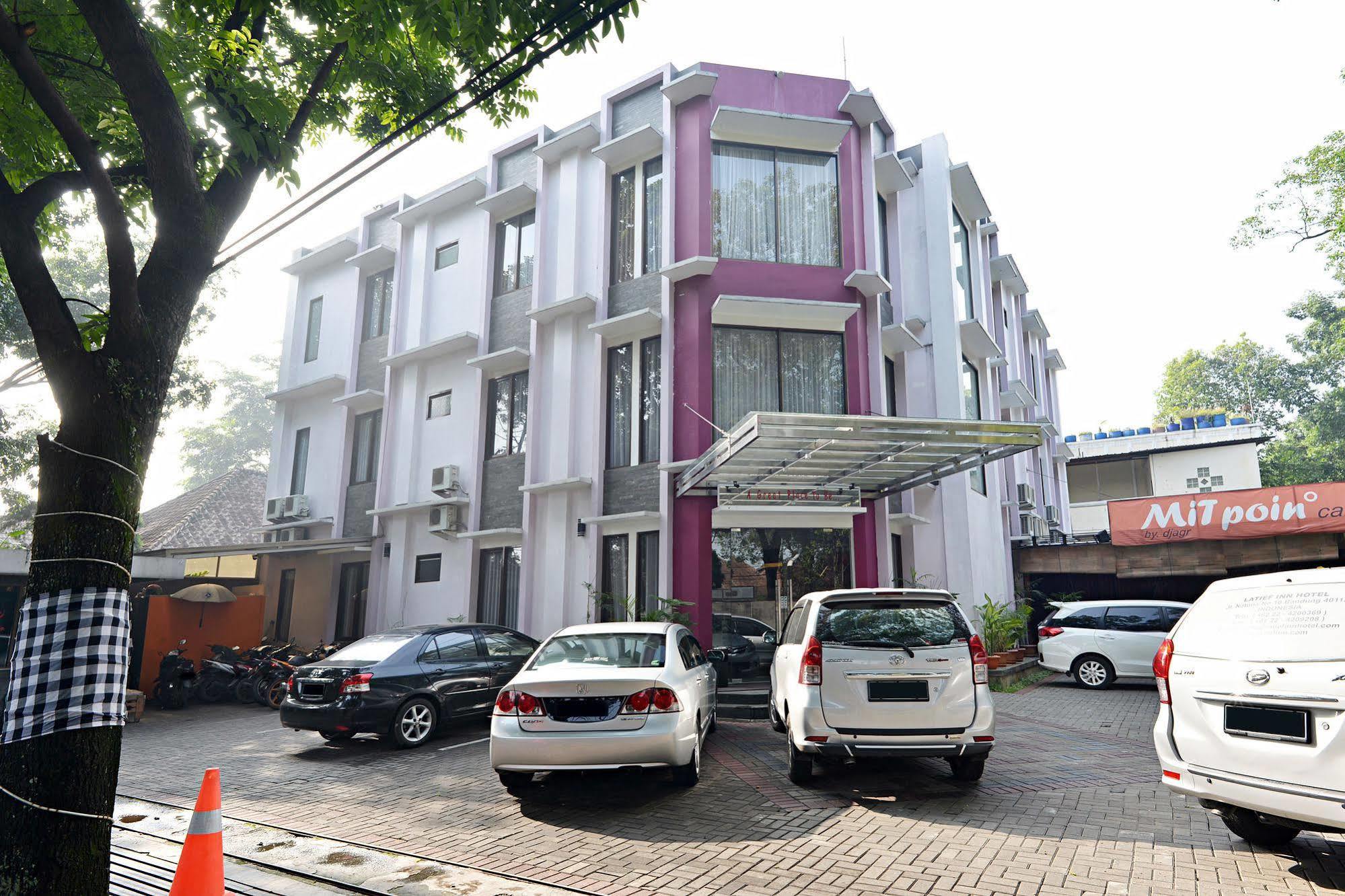 Zen Rooms Riau Natuna Бандунг Екстериор снимка