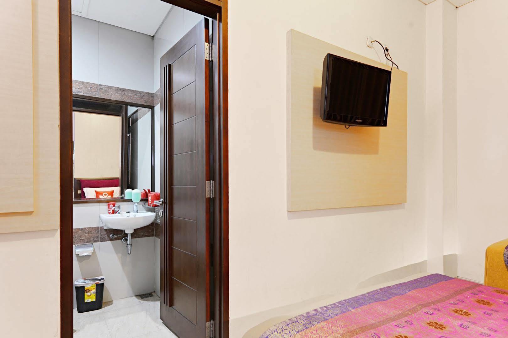 Zen Rooms Riau Natuna Бандунг Екстериор снимка